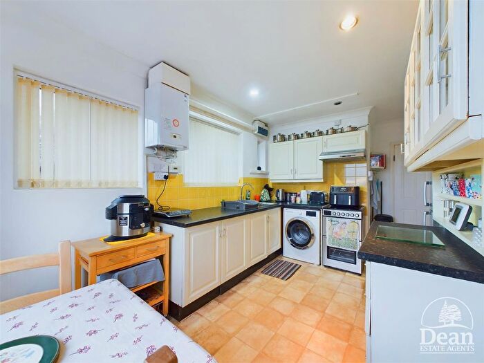 2 Bedroom Detached Bungalow For Sale In Springfield Drive, Cinderford, GL14