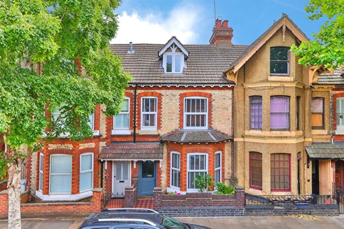 3 Bedroom Terraced House For Sale In Tennyson Road, Kettering, Northamptonshire, NN16