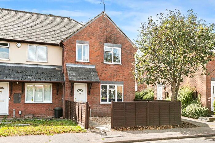 3 Bedroom End Of Terrace House To Rent In Ground Lane, Hatfield, AL10