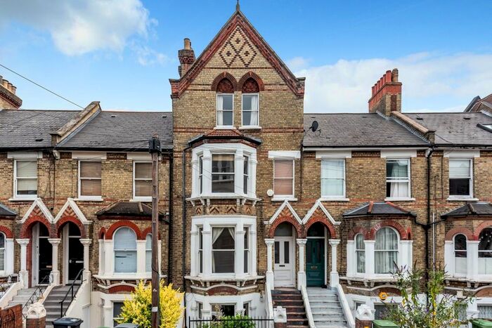 2 Bedroom Flat To Rent In Elm Park, Brixton, London, SW2