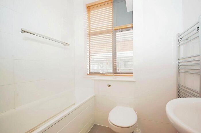 1 Bedroom Apartment To Rent In Curtain Road, Shoreditch, EC2A