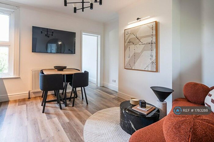 2 Bedroom Flat To Rent In High Street, Northwood, HA6