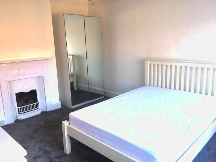 1 Bedroom Flat To Rent In Kings Road, Fleet, GU51