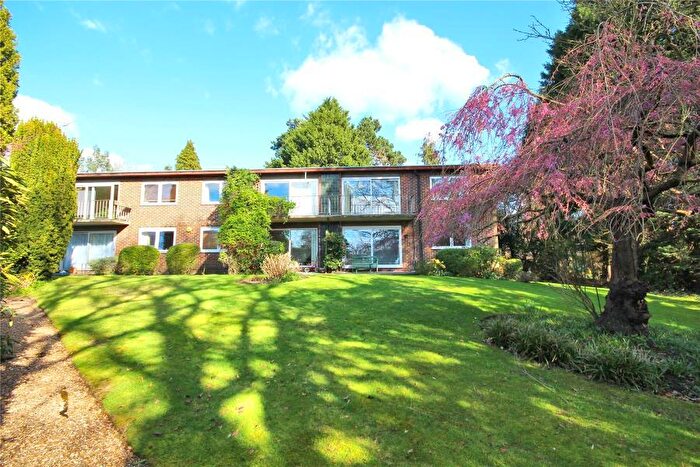 2 Bedroom Apartment To Rent In Woking, Surrey, GU22