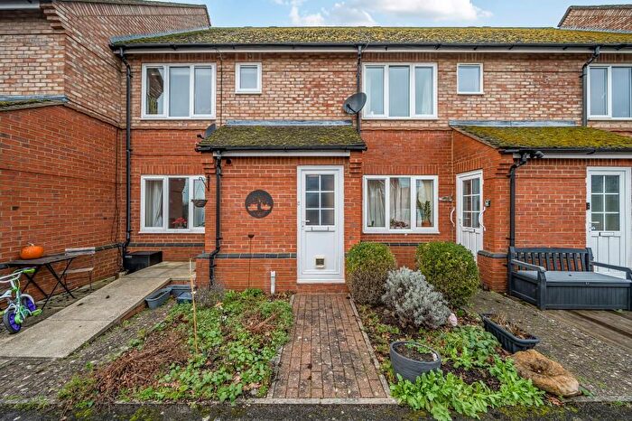 2 Bedroom Maisonette For Sale In Marsh Gibbon, Buckinghamshire, OX27