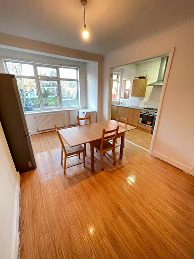 4 Bedroom Semi-Detached House To Rent In Perth Road, N22