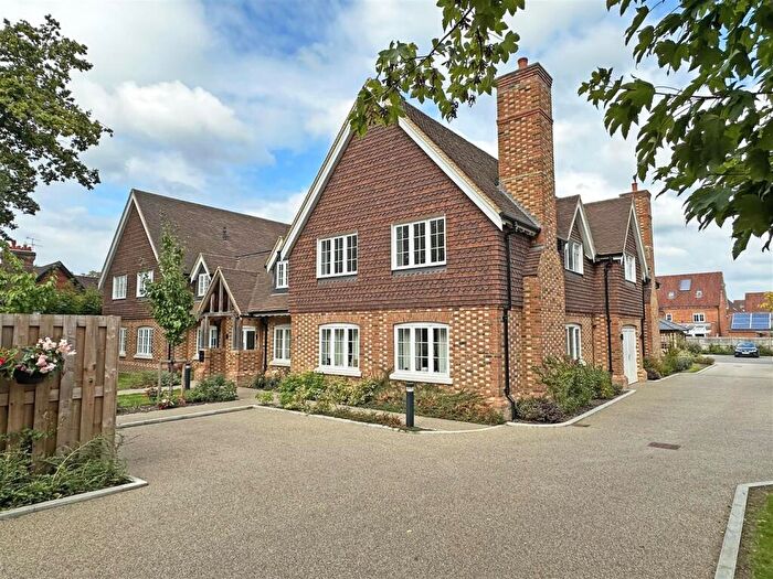 2 Bedroom Flat For Sale In Langshott, Horley, RH6