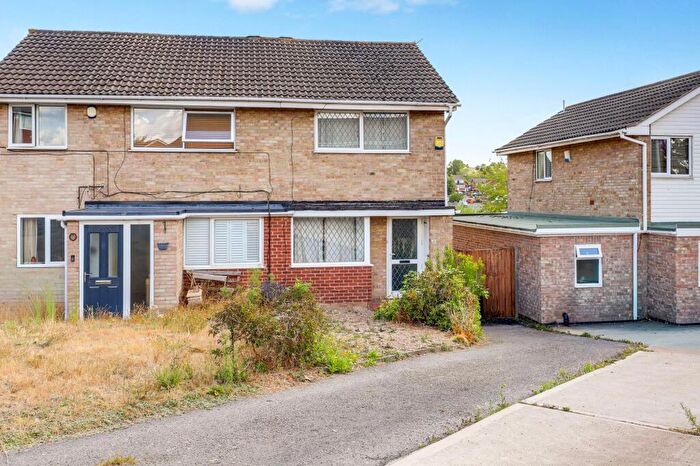 2 Bedroom Semi-Detached House For Sale In Verder Grove, Nottingham, NG5