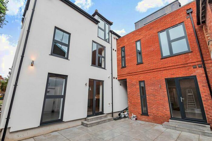 1 Bedroom Apartment To Rent In Lenten Street, Alton, GU34