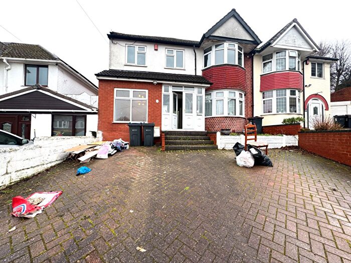 4 Bedroom Semi-Detached House To Rent In Fell Grove, Birmingham, B21