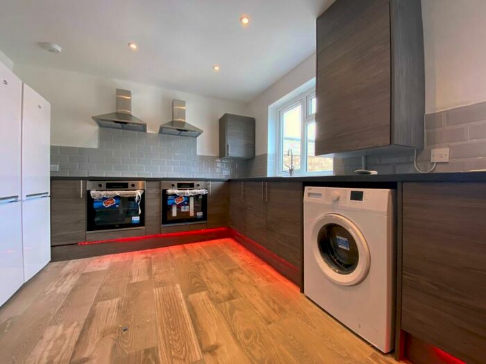 5 Bedroom Terraced House To Rent In Bedroom Student Home - Downs Road, Ukc, CT2