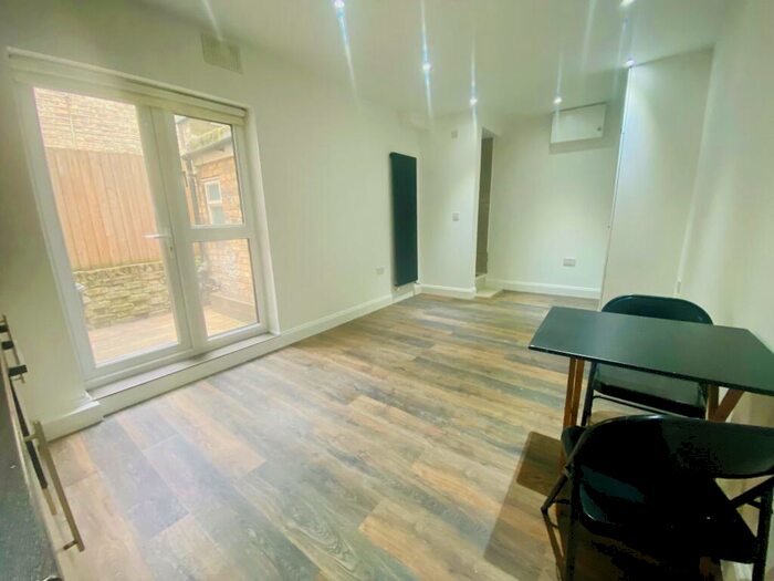 Studio To Rent In Holloway Road, Archway, N19