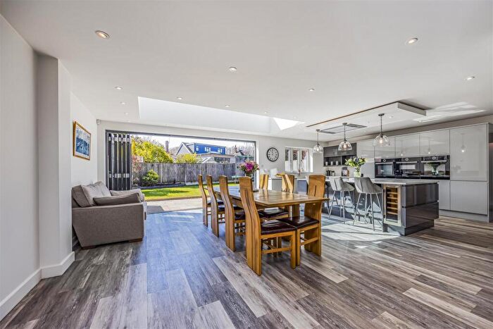 4 Bedroom Detached House For Sale In Hulbert Road, Bedhampton, PO9