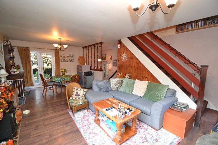 2 Bedroom Cottage For Sale In Stockhill Fold, Apperley Bridge, Bradford, BD10