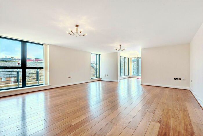 3 Bedroom Penthouse To Rent In Woodin's Way, Oxford, Oxfordshire, OX1