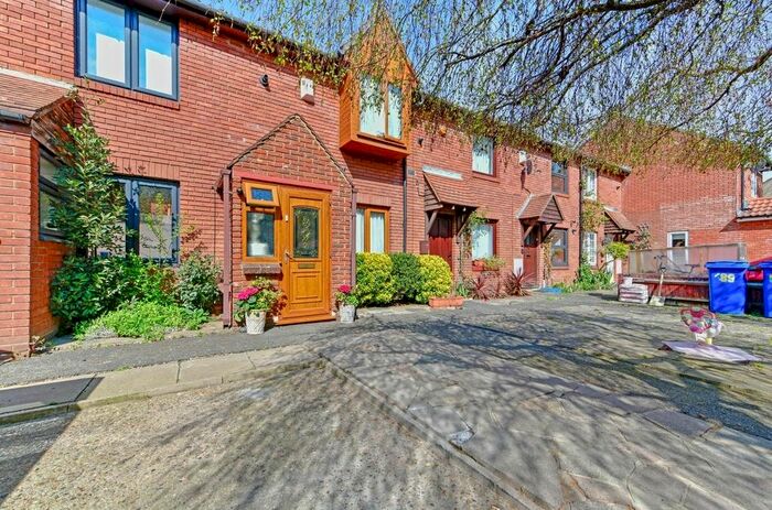 2 Bedroom Terraced House To Rent In Simms Road, London, SE1