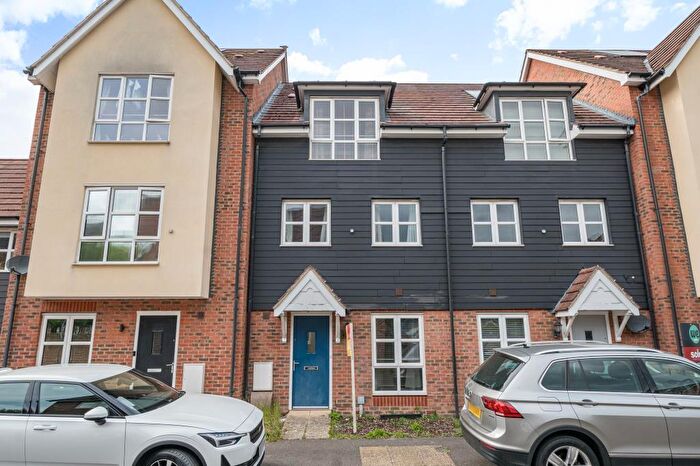 3 Bedroom Town House To Rent In Prothero Close, Aylesbury, HP21