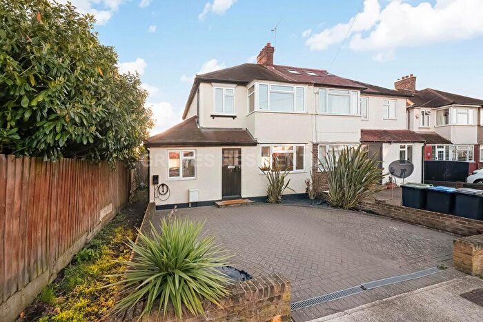 3 Bedroom Semi Detached House For Sale In Barnsbury Close, New Malden, KT3