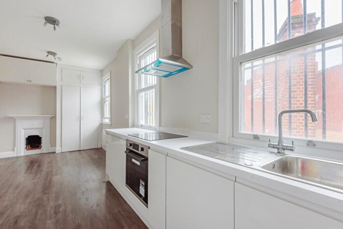 Flat To Rent In Peascod Street Windsor, SL4