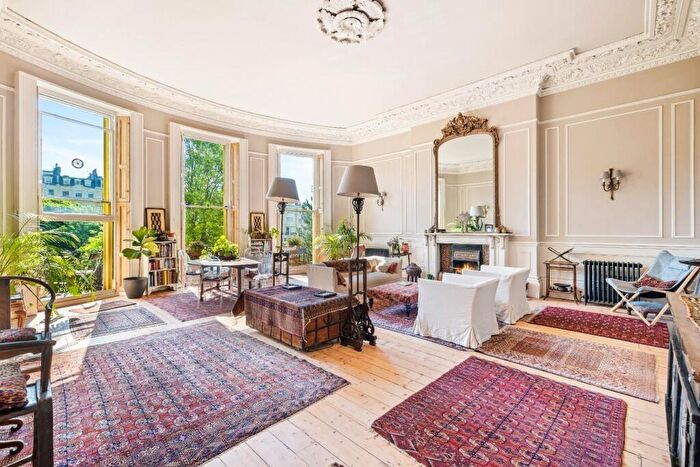 2 Bedroom Apartment For Sale In Brunswick Square, Hove, BN3