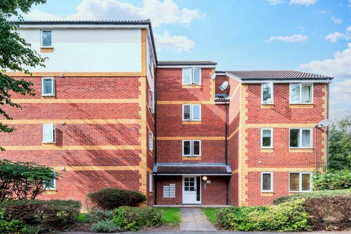 Studio To Rent In Ruston Road, Woolwich, London, SE18