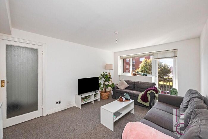 2 Bedroom Flat For Sale In Cromwell Road, Hove, East Sussex, BN3
