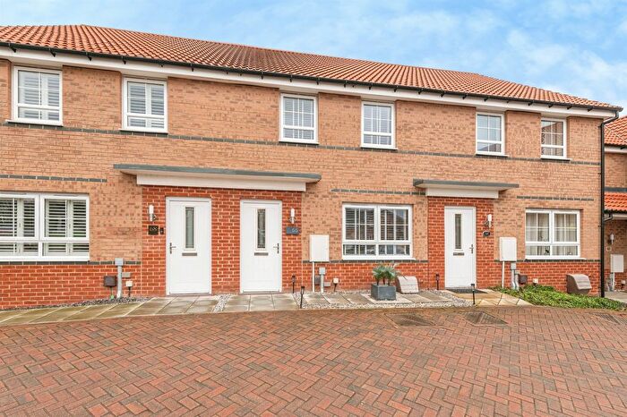 3 Bedroom Terraced House For Sale In Chidswell Lane, Dewsbury, WF12