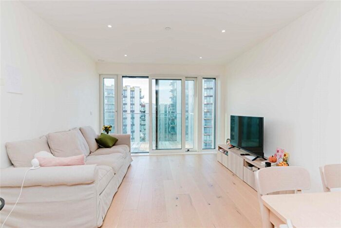 2 Bedroom Apartment For Sale In Duke Of Wellington Avenue, Woolwich, SE18