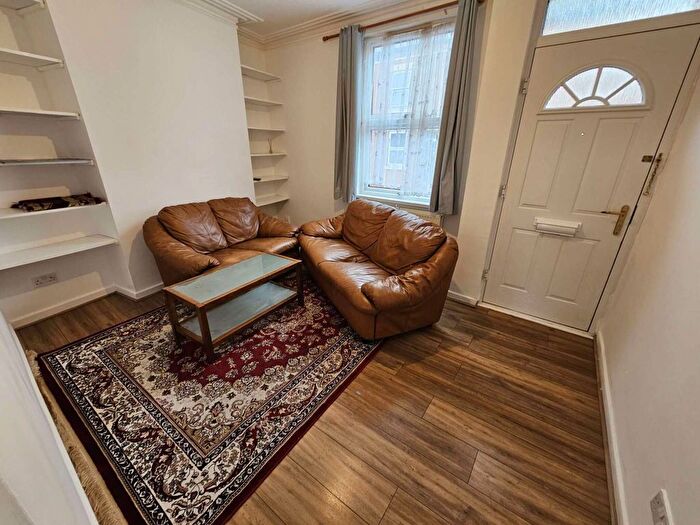 2 Bedroom Terraced House To Rent In Kings Avenue, Hyde Park, Leeds, LS6