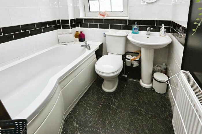 3 Bedroom Terraced House For Sale In Hanbidge Crescent, Gosport, PO13
