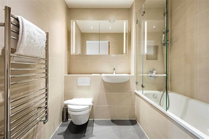 2 Bedroom Apartment To Rent In Back Church Lane, London, E1