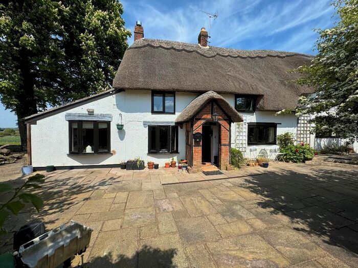 4 Bedroom Property For Sale In Stockley Road, Heddington, Wiltshire, SN11