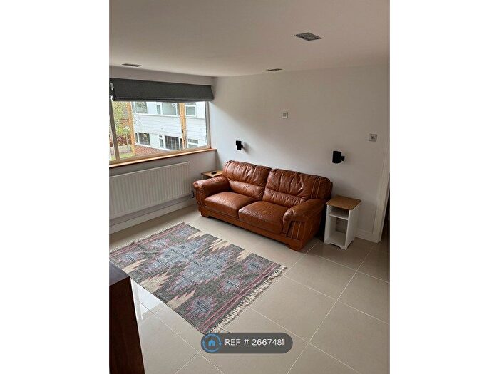 2 Bedroom Flat To Rent In Hazelbank Court, Chertsey, KT16