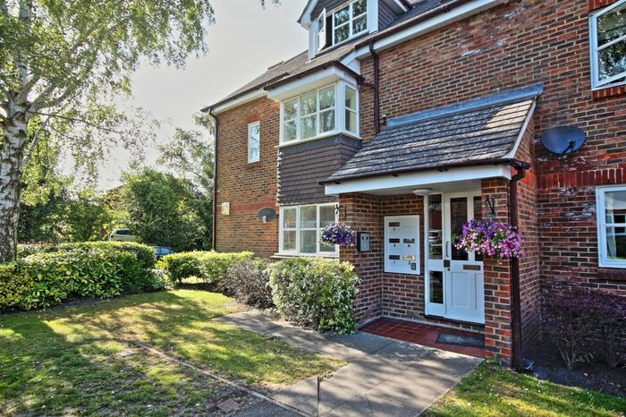 2 Bedroom Flat To Rent In Capstans Wharf, St. Johns, Woking, GU21