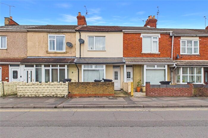 3 Bedroom Terraced House For Sale In Ferndale Road, Ferndale, Swindon, SN2