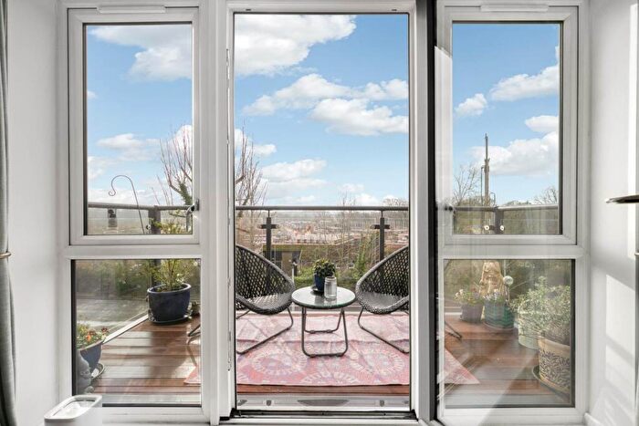 2 Bedroom Apartment For Sale In Waterman House, Arborfield, RG2