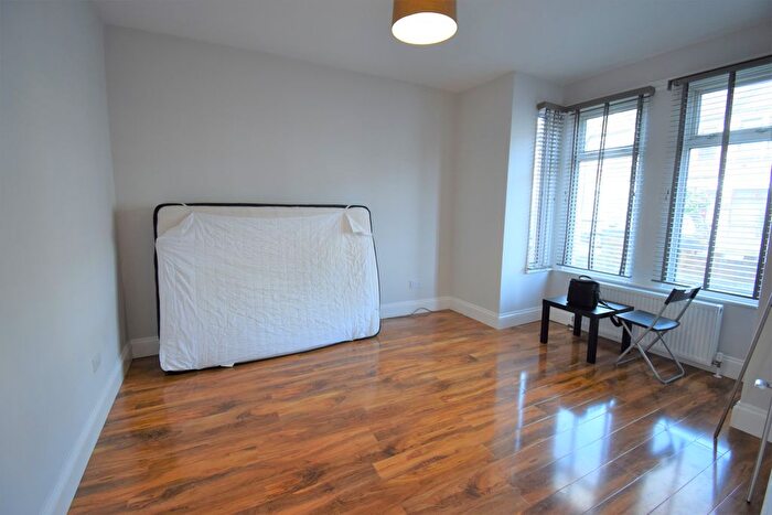 4 Bedroom Terraced House To Rent In Ilford, IG1