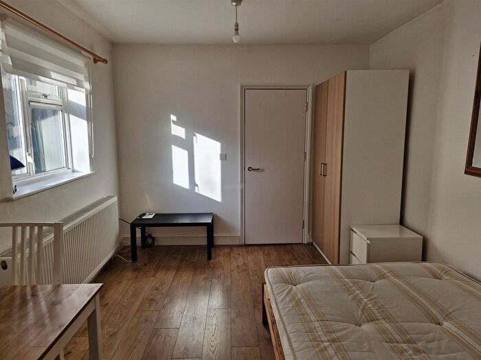 Studio To Rent In Turnpike Lane, London, N8