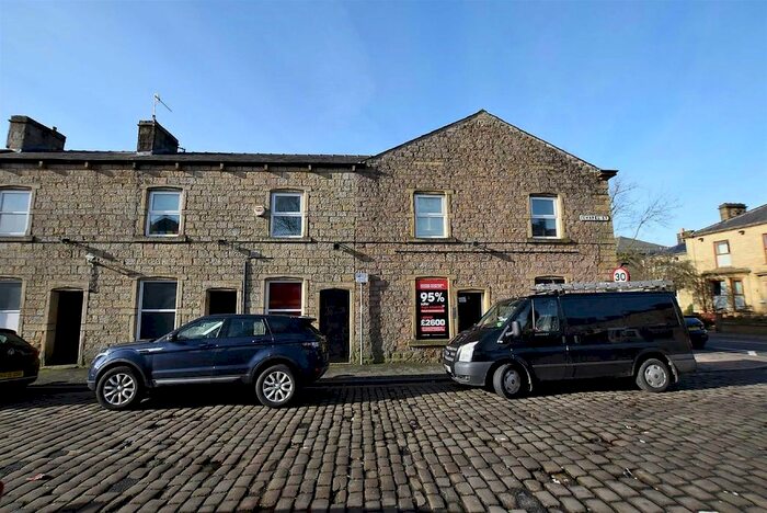 1 Bedroom Flat To Rent In Chapel Street, Colne, BB8