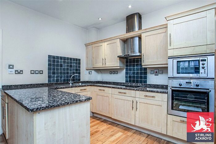 2 Bedroom Flat To Rent In Oxford Drive, London, SE1