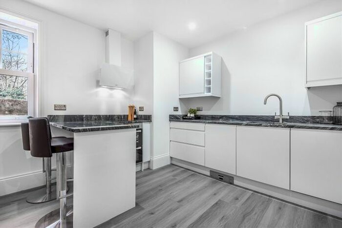1 Bedroom Flat To Rent In Woodfield Lane, Ashtead, KT21