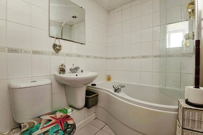 3 Bedroom Terraced House For Sale In St. Andrew Street, Tiverton, EX16