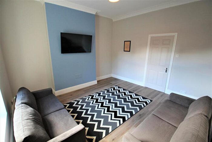 4 Bedroom Apartment To Rent In Cliff Road, Woodhouse, Leeds, LS6