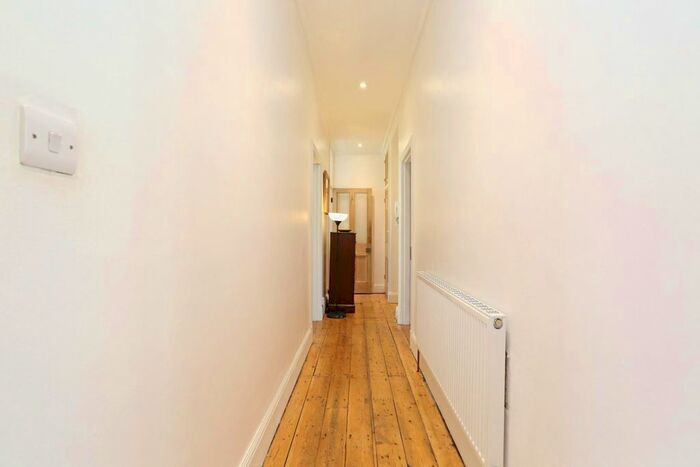 2 Bedroom Flat To Rent In Camberwell New Road, London, SE5