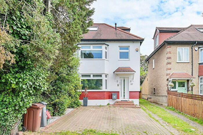 4 Bedroom Property To Rent In Lionel Road North, Brentford, TW8