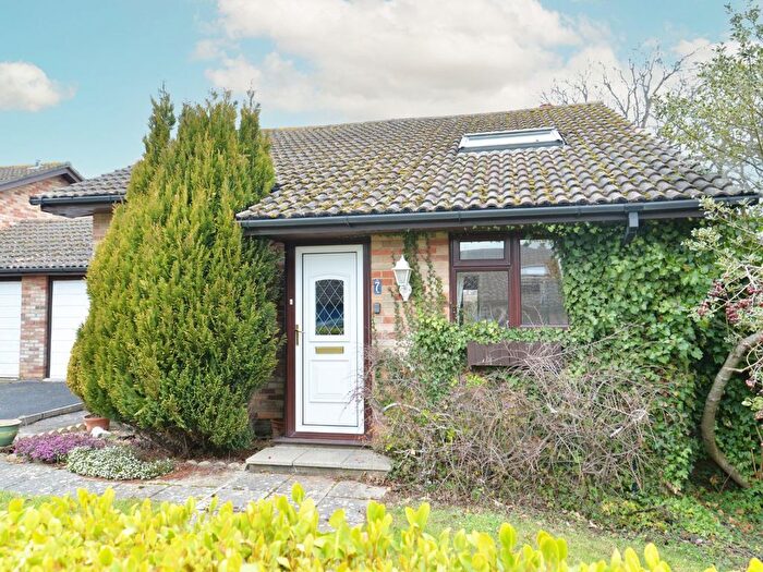 2 Bedroom Bungalow For Sale In Wentwood Gardens, New Milton, Hampshire, BH25