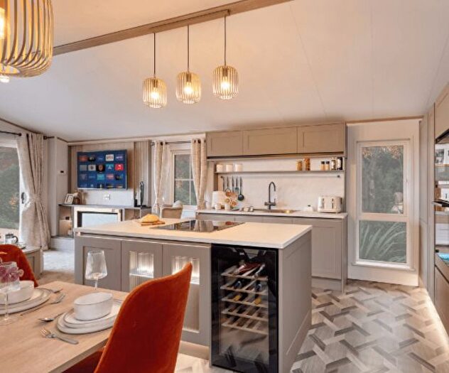 2 Bedroom Park Home For Sale In Broadway Lane, South Cerney, Cirencester, GL7