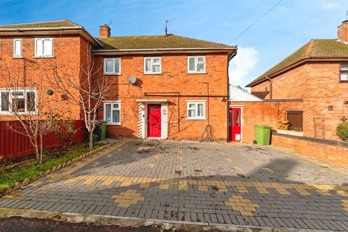 4 Bedroom Semi Detached House For Sale In Gracedieu Road, Loughborough, LE11