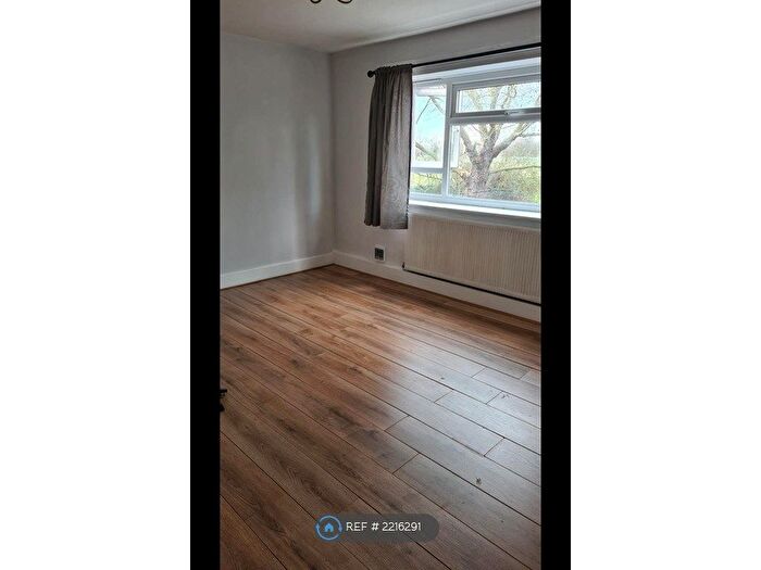 2 Bedroom Flat To Rent In Forest View Road, London, E12