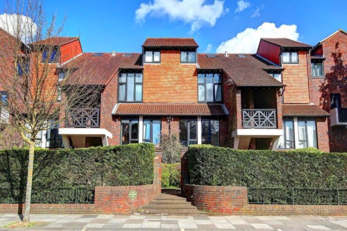 1 Bedroom Flat To Rent In Strawberry Vale, Twickenham, TW1